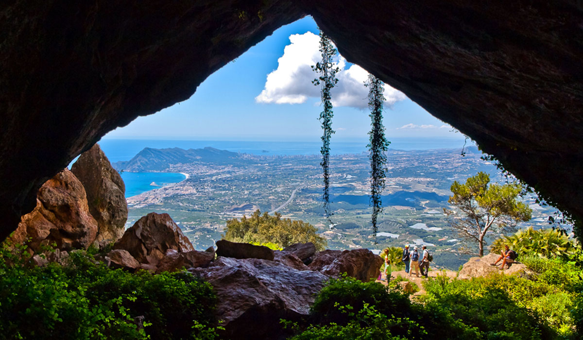 Forat de Bernia, a circular route in Alicante
